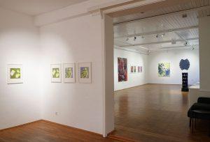 Zwischen Fläche und Raum | Angelika Hoegerl, Katrin Kratzenberg und Charlotte Panowsky in der KVD Galerie Dachau