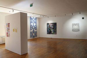 Zwischen Fläche und Raum | Angelika Hoegerl, Katrin Kratzenberg und Charlotte Panowsky in der KVD Galerie Dachau